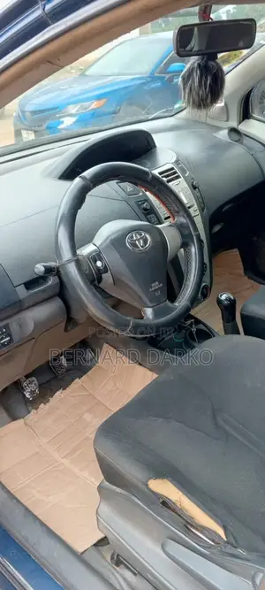 Toyota Yaris 2010 Blue