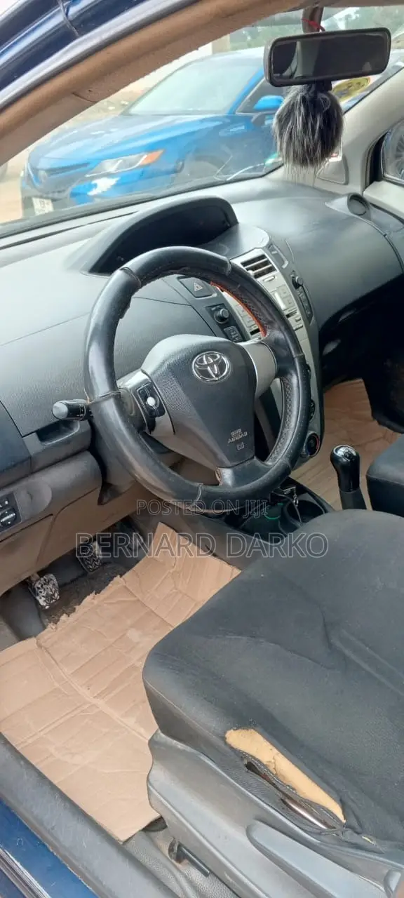 Toyota Yaris 2010 Blue