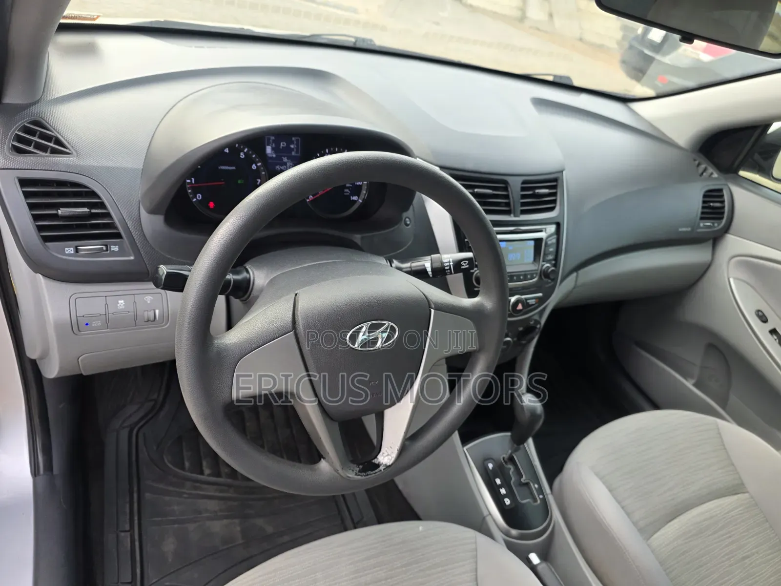 Hyundai Accent SE Sedan 2017 Silver