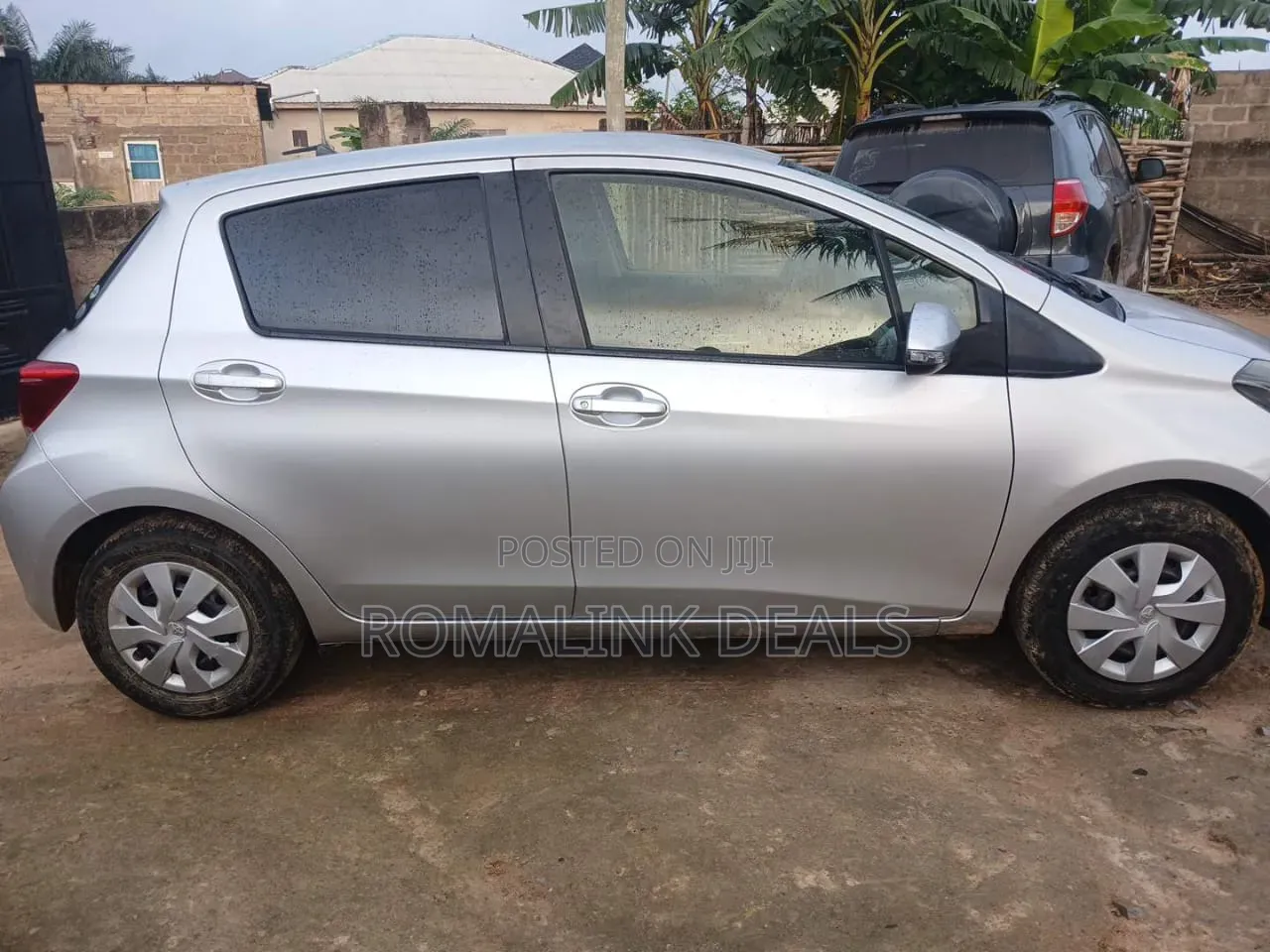 Toyota Vitz 2015 Silver