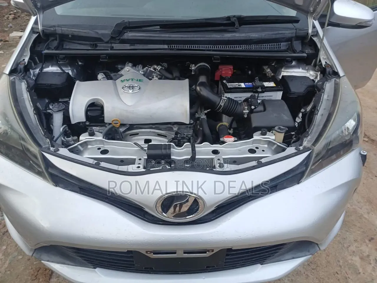 Toyota Vitz 2015 Silver
