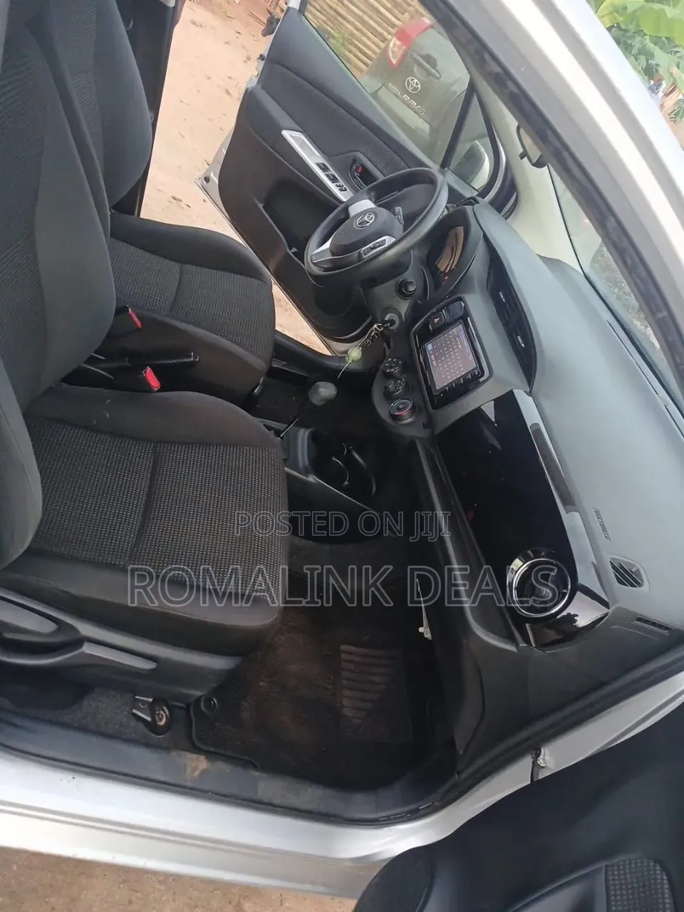 Toyota Vitz 2015 Silver