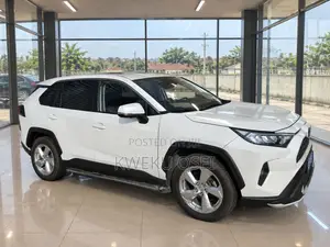 Toyota RAV4 XLE Premium 2021 White