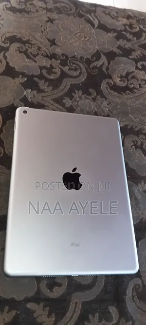 Apple iPad 9.7 32 GB Gray