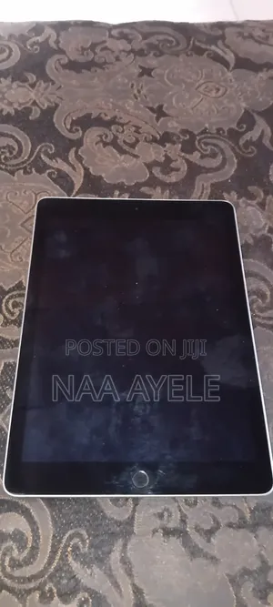 Apple iPad 9.7 32 GB Gray