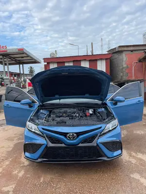 Toyota Camry SE 2023 Blue