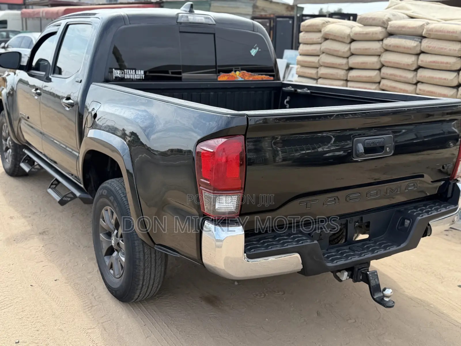 Toyota Tacoma SR5 2022 Black