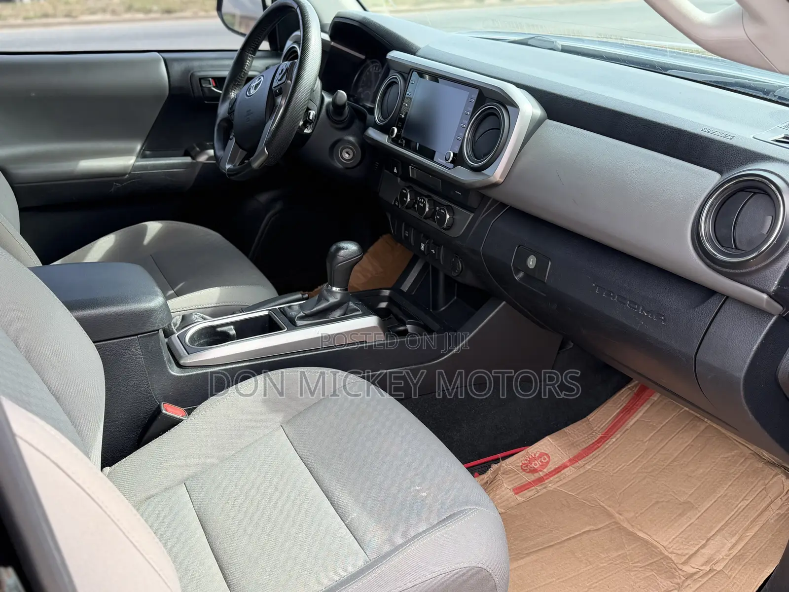 Toyota Tacoma SR5 2022 Black