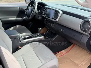 Toyota Tacoma SR5 2022 Black