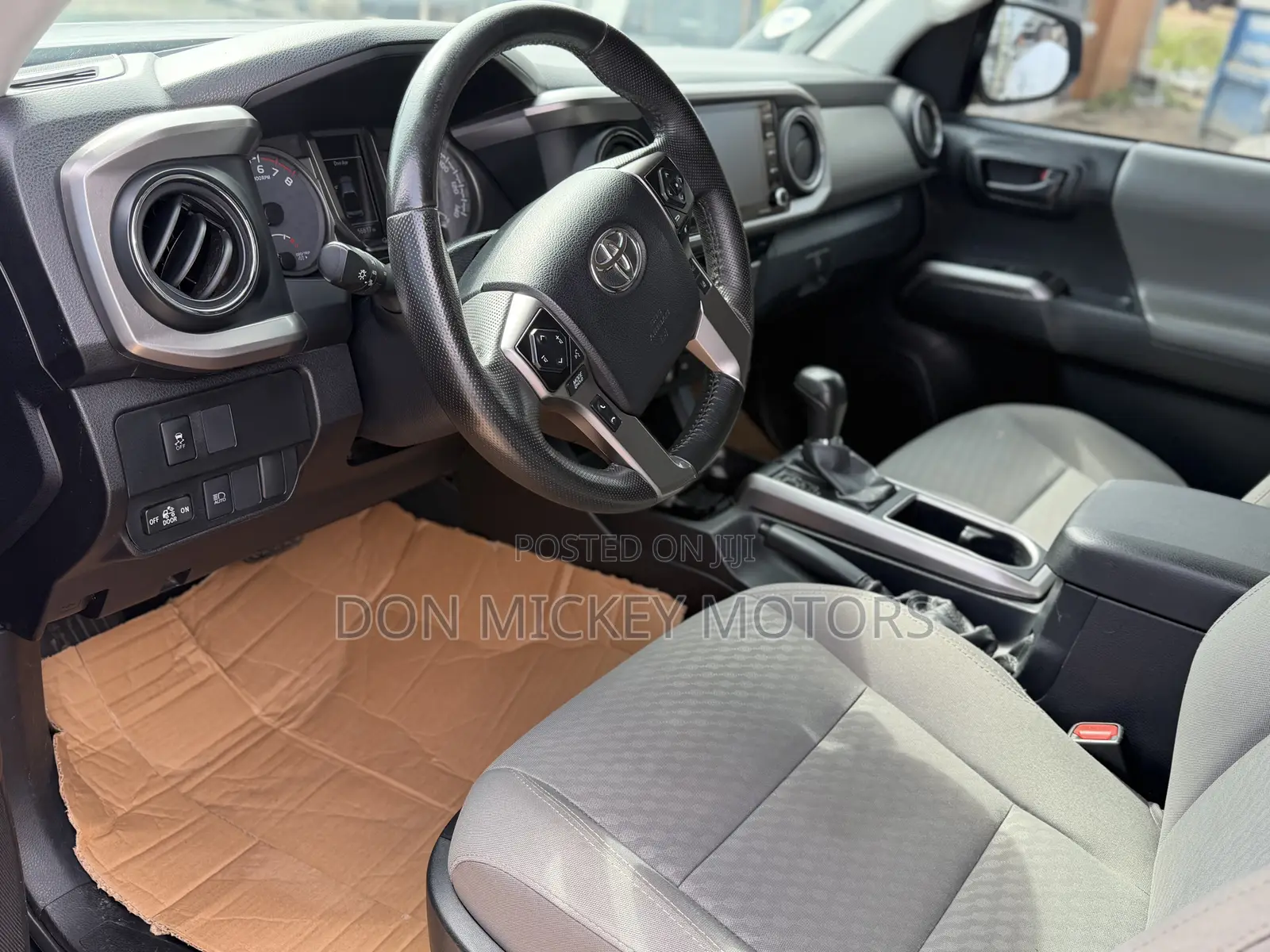 Toyota Tacoma SR5 2022 Black