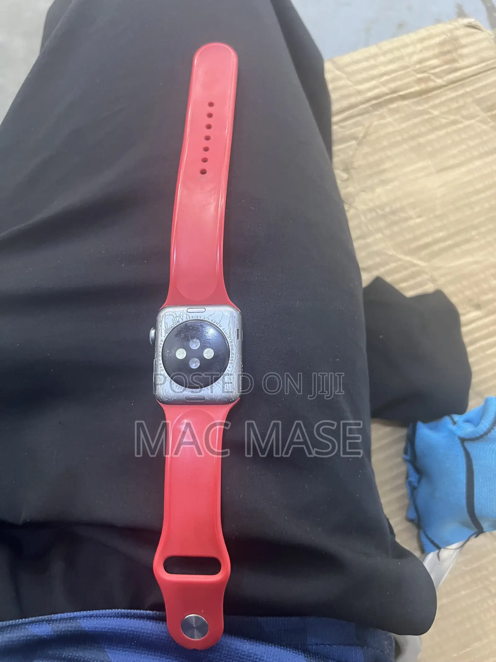 I’m Selling Series 3 Watch With Comes With a Charger