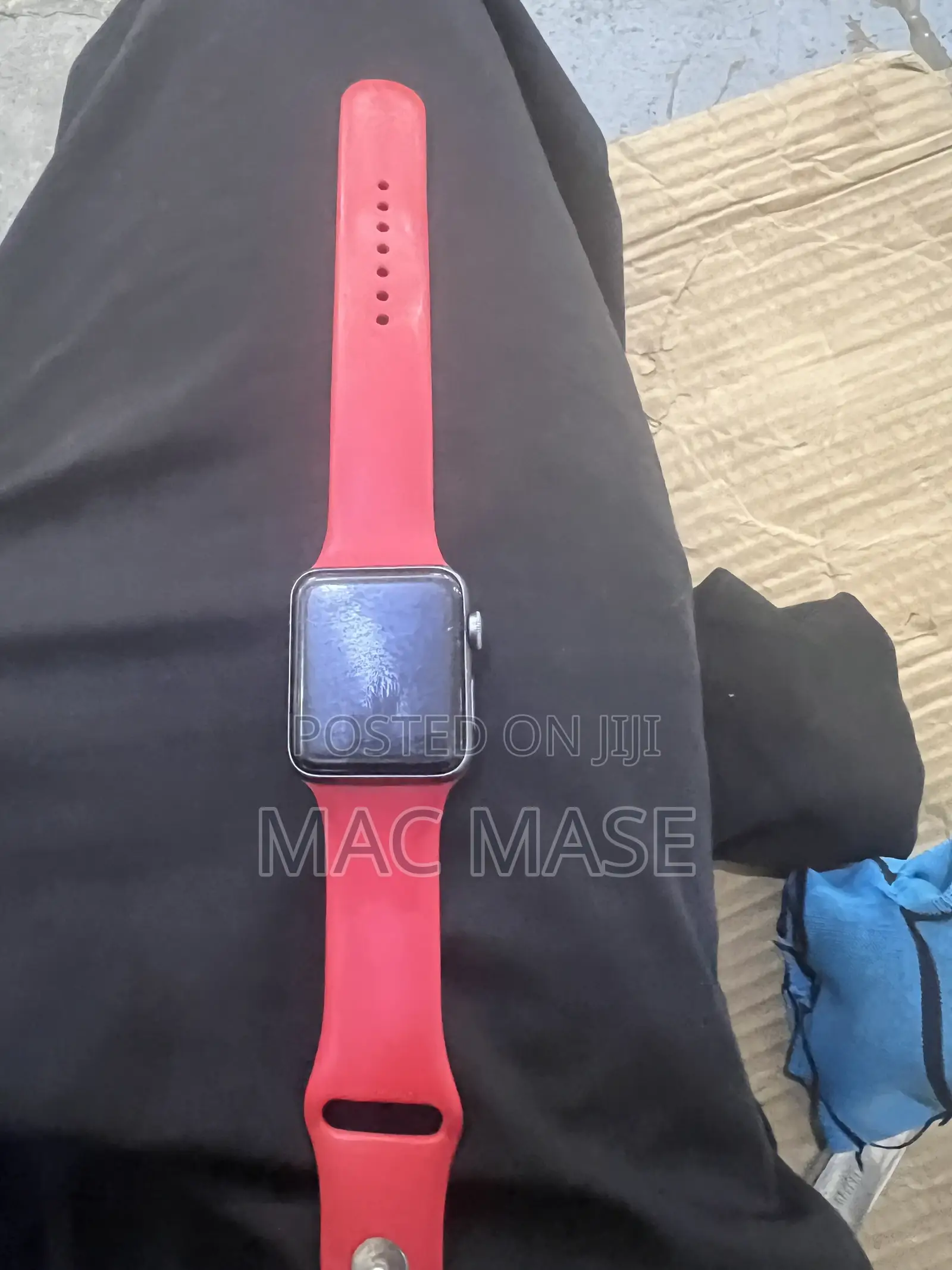 I’m Selling Series 3 Watch With Comes With a Charger