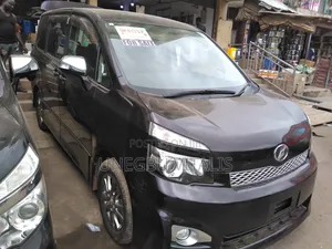 Toyota Voxy V 4WD 8-Seater 2012 Brown