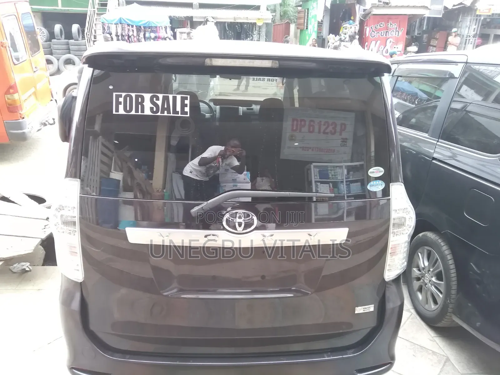 Toyota Voxy V 4WD 8-Seater 2012 Brown