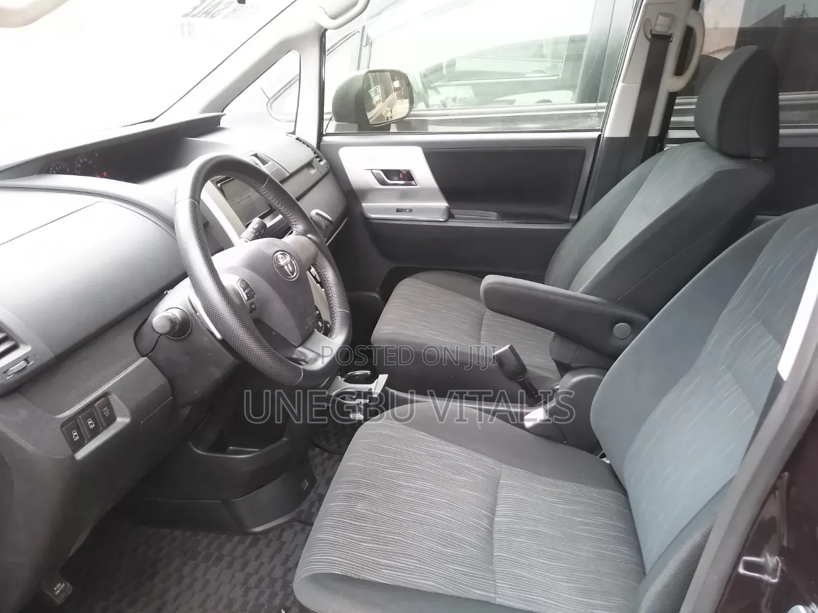 Toyota Voxy V 4WD 8-Seater 2012 Brown