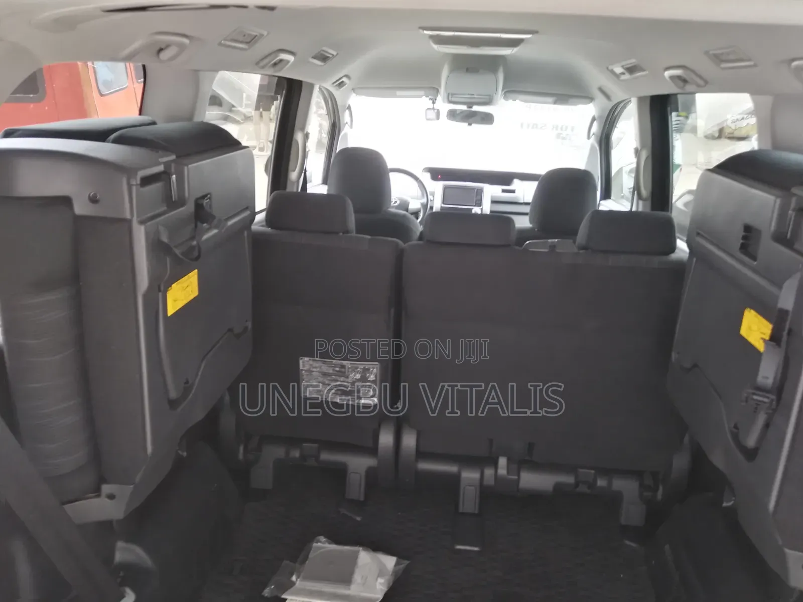 Toyota Voxy V 4WD 8-Seater 2012 Brown
