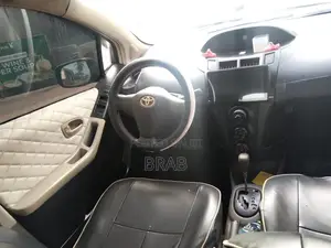 Toyota Vitz 1.5 FWD 5dr 2010 Black