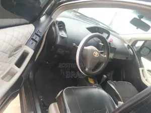 Toyota Vitz 1.5 FWD 5dr 2010 Black