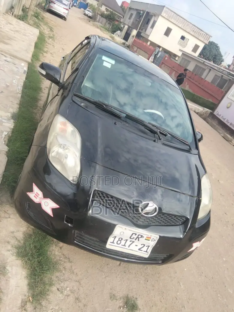 Toyota Vitz 1.5 FWD 5dr 2010 Black