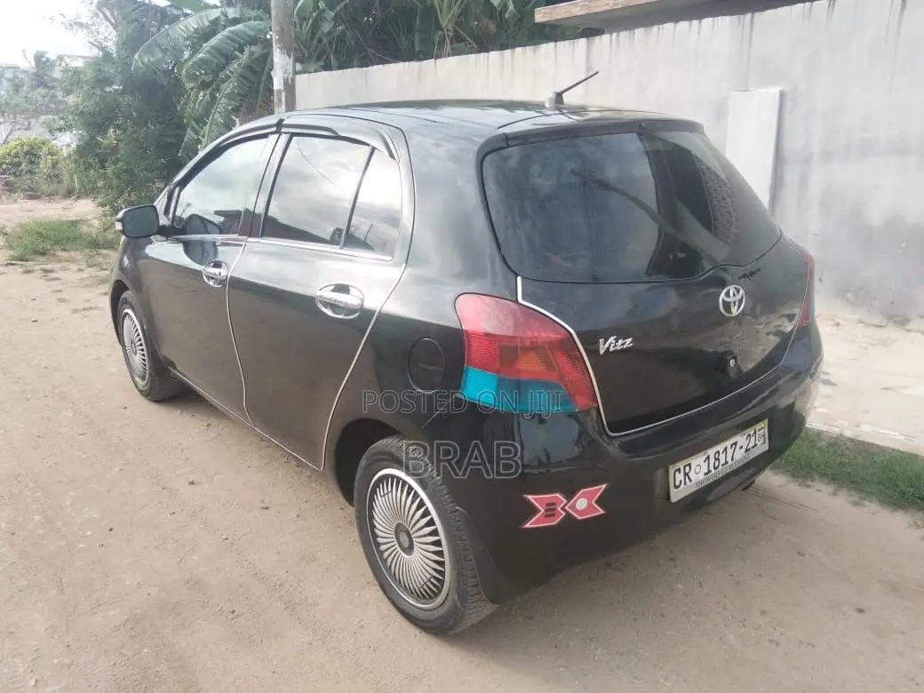 Toyota Vitz 1.5 FWD 5dr 2010 Black