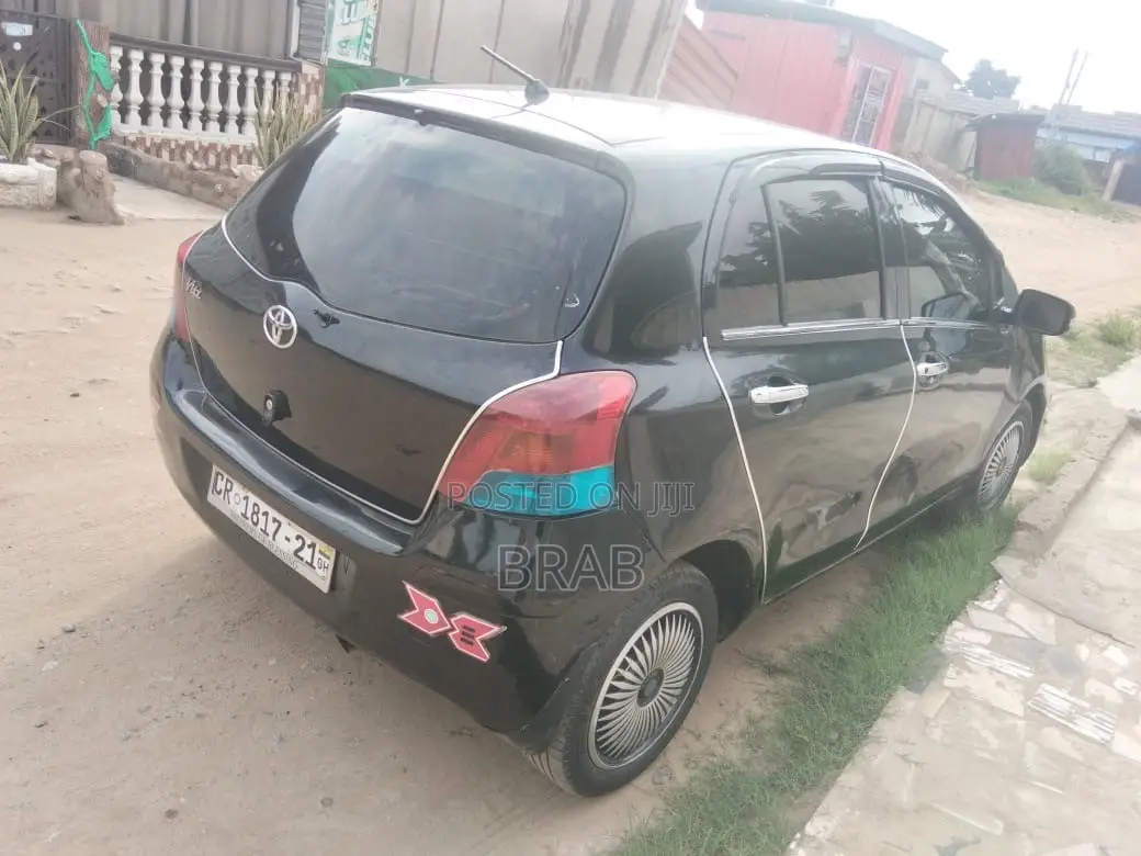 Toyota Vitz 1.5 FWD 5dr 2010 Black