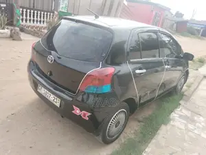 Toyota Vitz 1.5 FWD 5dr 2010 Black