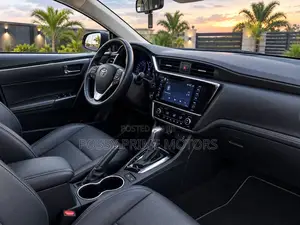 Toyota Corolla SE (1.8L 4cyl 6M) 2019 White