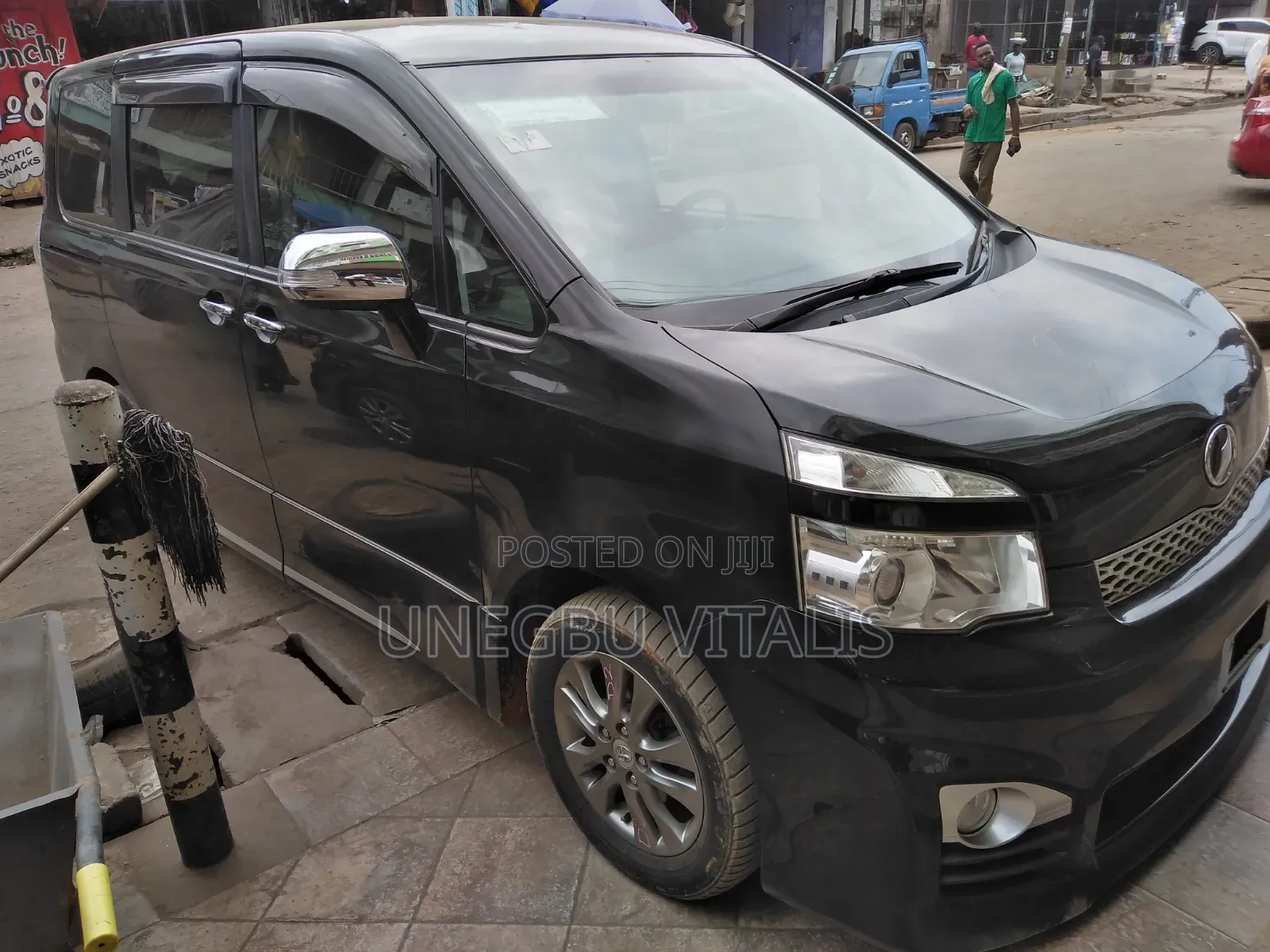 Toyota Voxy V 2WD 8-Seater 2011 Black