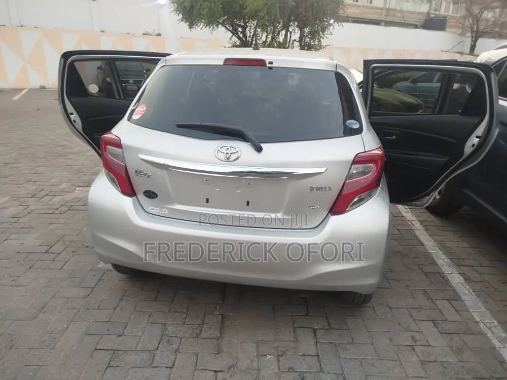 Toyota Vitz 1.5 FWD 5dr 2016 Silver