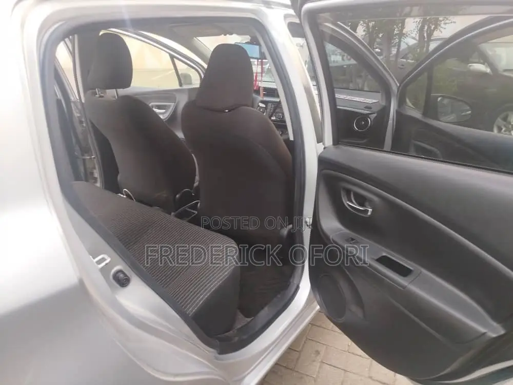 Toyota Vitz 1.5 FWD 5dr 2016 Silver