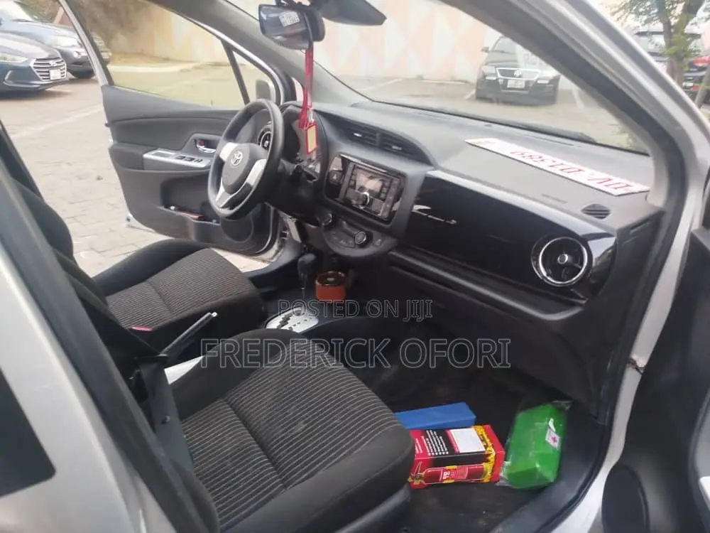 Toyota Vitz 1.5 FWD 5dr 2016 Silver