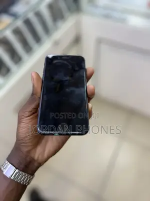 Apple iPhone SE (2022) 128 GB Black