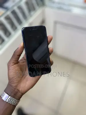 Apple iPhone SE (2022) 128 GB Black