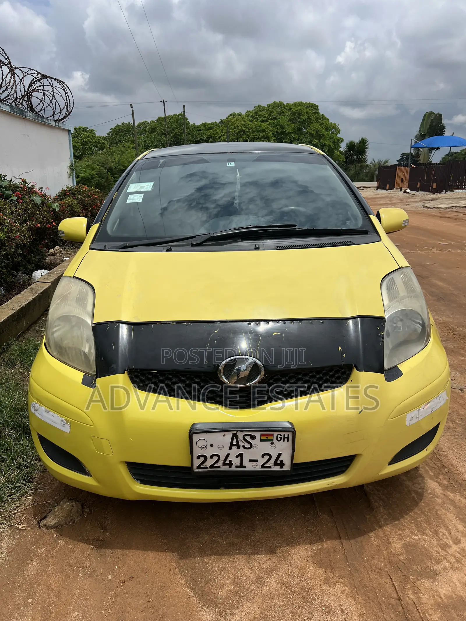 Toyota Vitz 1.3 FWD 5dr 2010 Yellow