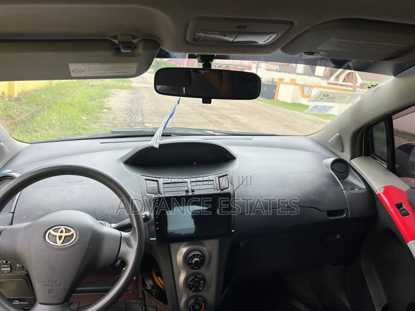 Toyota Vitz 1.3 FWD 5dr 2010 Yellow
