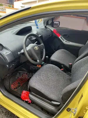 Toyota Vitz 1.3 FWD 5dr 2010 Yellow
