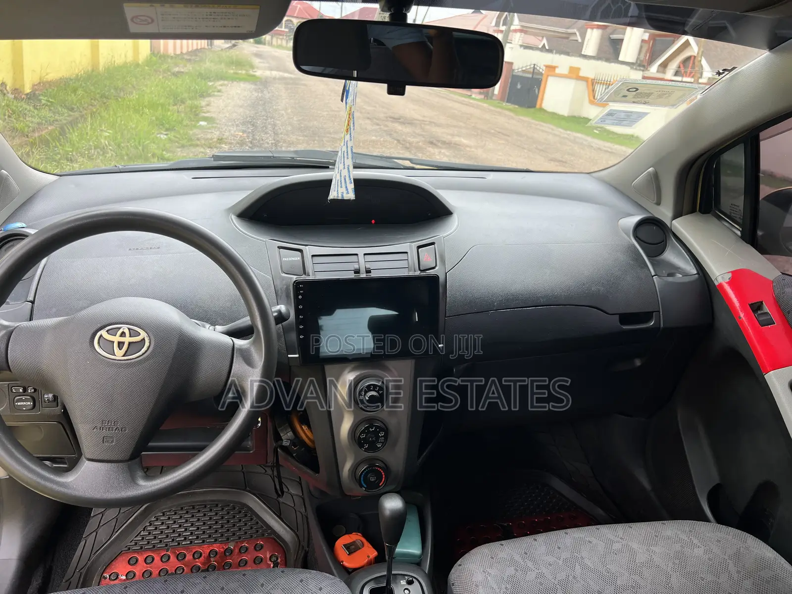 Toyota Vitz 1.3 FWD 5dr 2010 Yellow