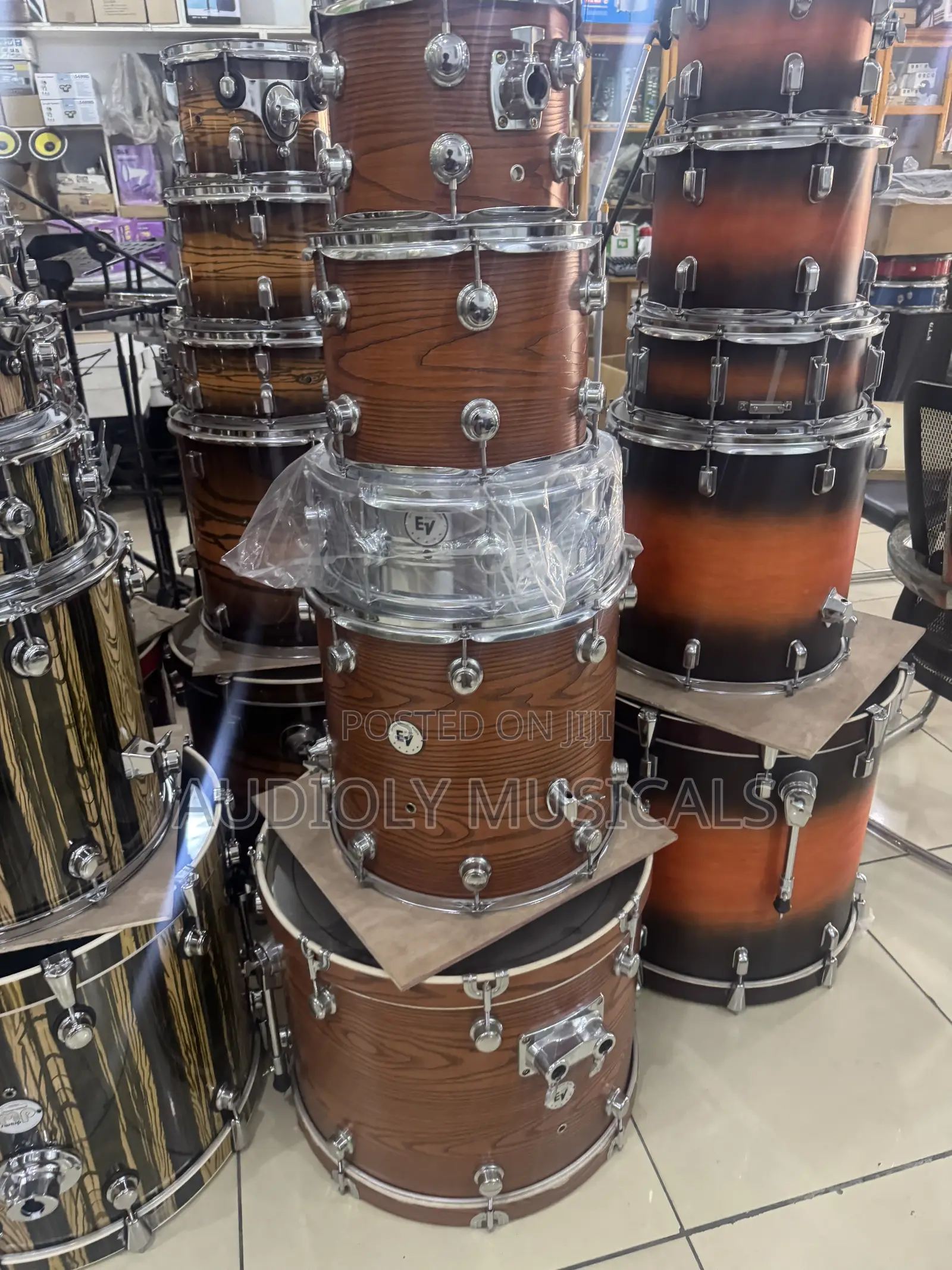 EV 5- Set Drums and Accessories