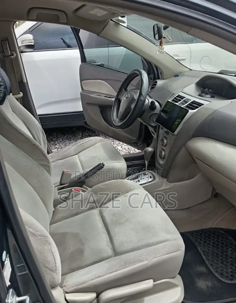 Toyota Belta 2010 Gray