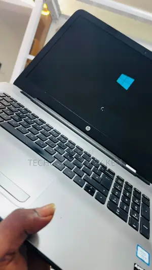 Laptop HP Pavilion 17 8GB Intel Core i5 HDD 500GB