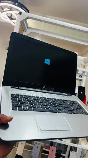 Laptop HP Pavilion 17 8GB Intel Core i5 HDD 500GB