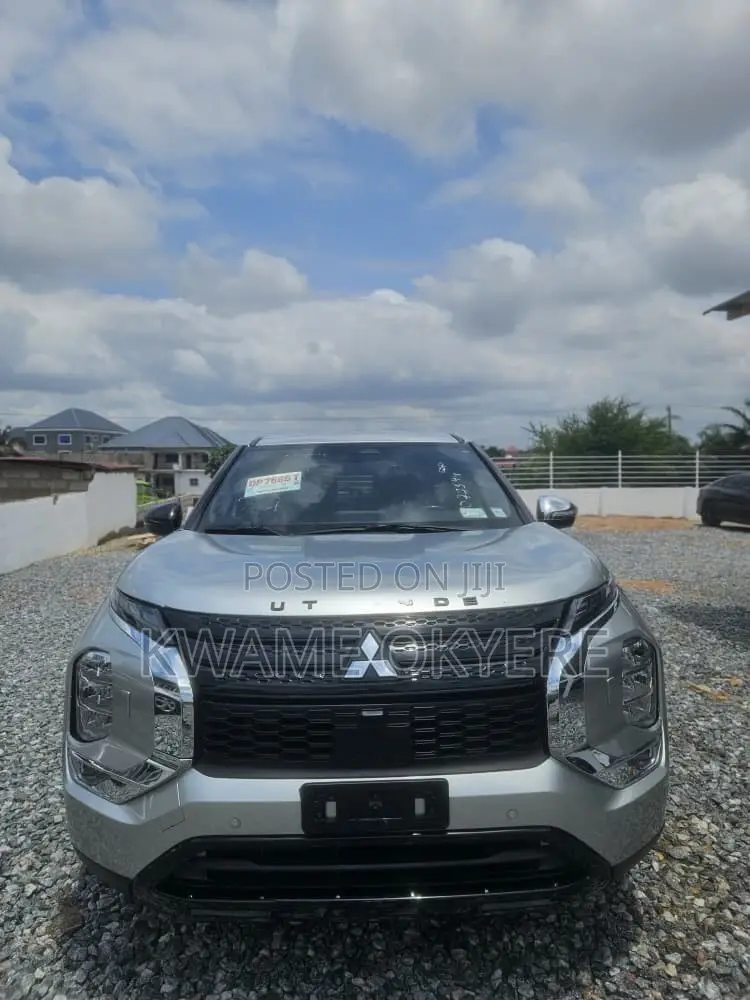 Mitsubishi Outlander SE Launch Edition 2022 Silver