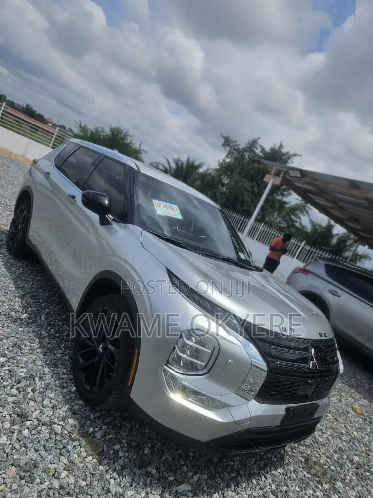 Mitsubishi Outlander SE Launch Edition 2022 Silver