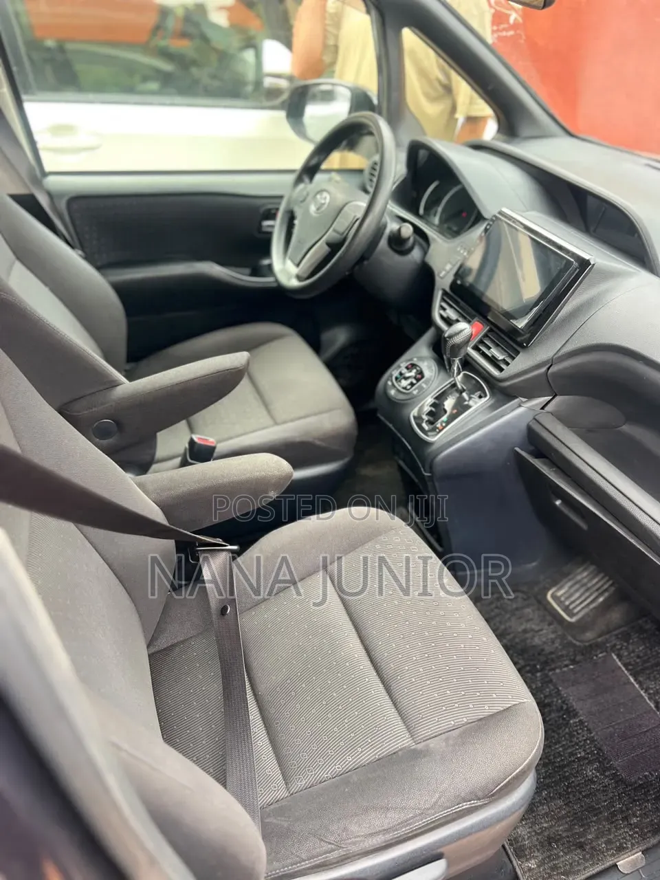 Toyota Voxy 2015 Silver