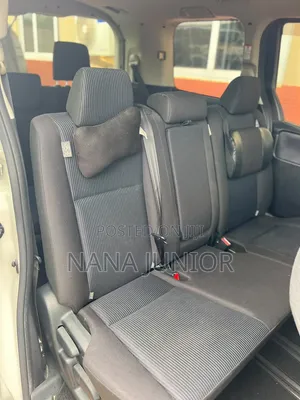 Toyota Voxy 2015 Silver