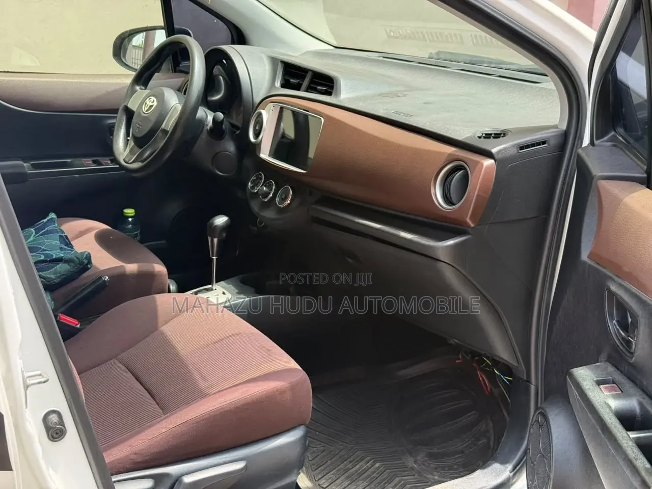 Toyota Vitz 1.3 AWD 3dr 2012 Silver