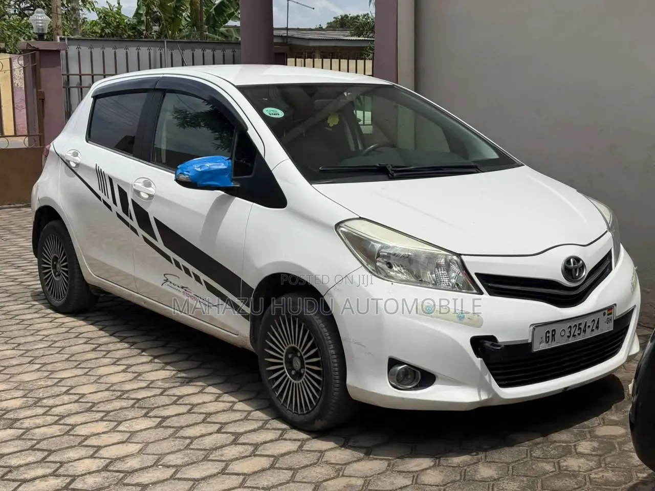 Toyota Vitz 1.3 AWD 3dr 2012 Silver