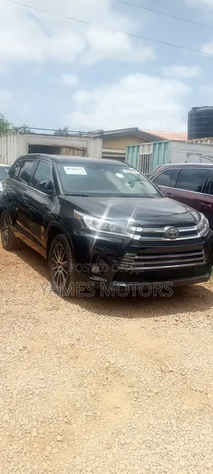 Toyota Highlander SE 4x4 V6 (3.5L 6cyl 8A) 2018 Black