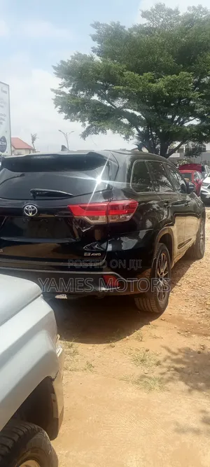 Toyota Highlander SE 4x4 V6 (3.5L 6cyl 8A) 2018 Black