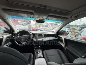 Toyota RAV4 XLE AWD (2.5L 4cyl 6A) 2016 Red